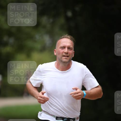 30.08.2026 - Elbe Triathlon Hamburg Antke Förster http://msf.ph/oto/10103610 30.08.2026 11:40:19 Laufen 1257 meine-sportfotos.de