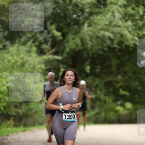 30.08.2026 - Elbe Triathlon Hamburg Antke Förster http://msf.ph/oto/10103640 30.08.2026 11:40:36 Laufen 1390 meine-sportfotos.de