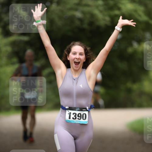 30.08.2026 - Elbe Triathlon Hamburg Antke Förster http://msf.ph/oto/10103644 30.08.2026 11:40:37 Laufen 1390 meine-sportfotos.de