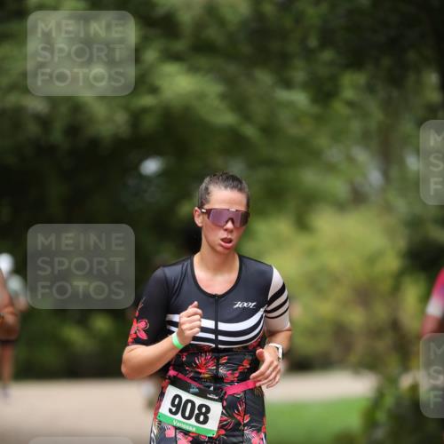 30.08.2026 - Elbe Triathlon Hamburg Antke Förster http://msf.ph/oto/10103716 30.08.2026 11:41:15 Laufen 908, 7001 meine-sportfotos.de