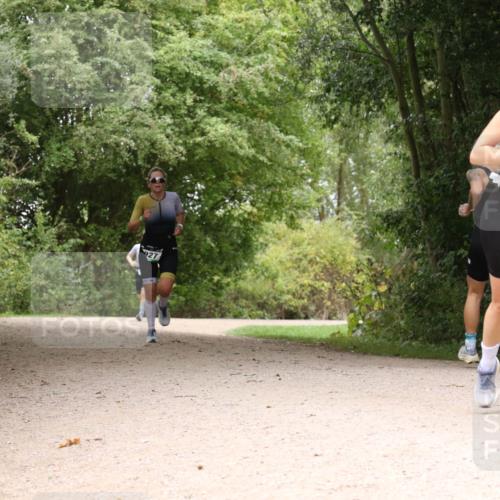 30.08.2026 - Elbe Triathlon Hamburg Antke Förster http://msf.ph/oto/10103719 30.08.2026 11:45:18 Laufen 927 meine-sportfotos.de