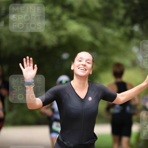 30.08.2026 - Elbe Triathlon Hamburg Antke Förster http://msf.ph/oto/10103816 30.08.2026 11:42:04 Laufen  meine-sportfotos.de