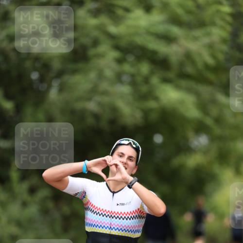 30.08.2026 - Elbe Triathlon Hamburg Antke Förster http://msf.ph/oto/10103918 30.08.2026 11:43:23 Laufen 873 meine-sportfotos.de