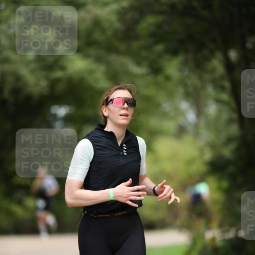 30.08.2026 - Elbe Triathlon Hamburg Antke Förster http://msf.ph/oto/10104022 30.08.2026 11:45:09 Laufen  meine-sportfotos.de