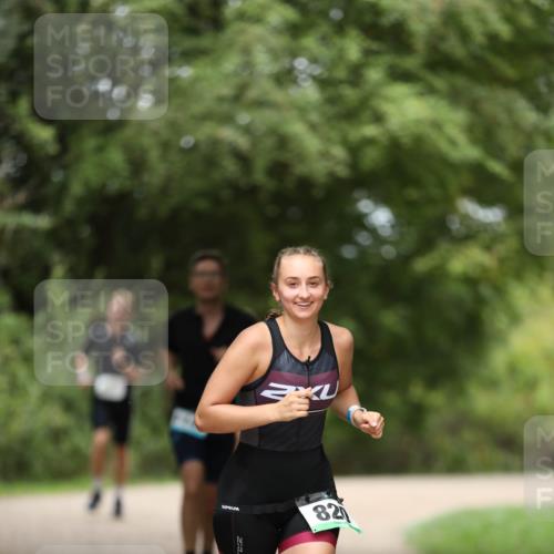 30.08.2026 - Elbe Triathlon Hamburg Antke Förster http://msf.ph/oto/10104098 30.08.2026 11:46:38 Laufen 82 meine-sportfotos.de