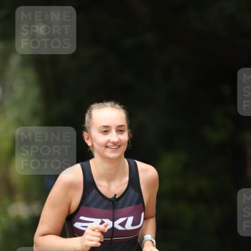 30.08.2026 - Elbe Triathlon Hamburg Antke Förster http://msf.ph/oto/10104104 30.08.2026 11:46:40 Laufen 82 meine-sportfotos.de