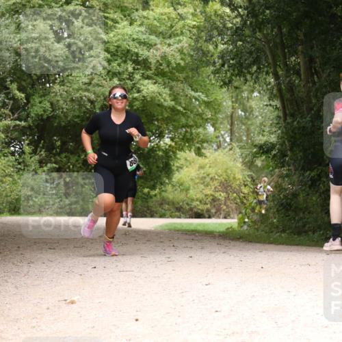 30.08.2026 - Elbe Triathlon Hamburg Antke Förster http://msf.ph/oto/10104163 30.08.2026 11:51:47 Laufen 910, 80 meine-sportfotos.de