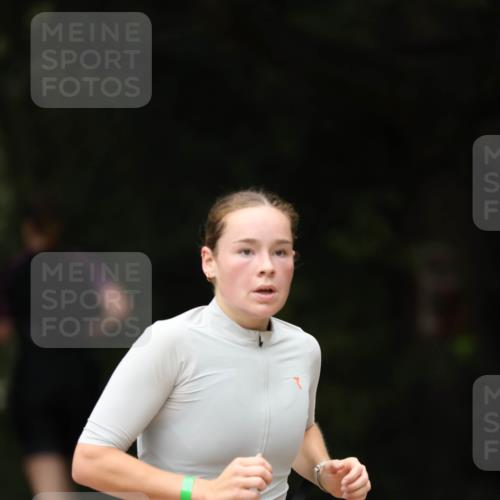 30.08.2026 - Elbe Triathlon Hamburg Antke Förster http://msf.ph/oto/10104170 30.08.2026 11:47:35 Laufen 1412 meine-sportfotos.de