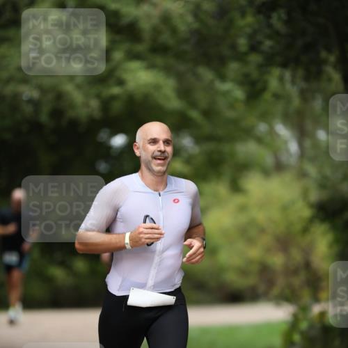 30.08.2026 - Elbe Triathlon Hamburg Antke Förster http://msf.ph/oto/10104238 30.08.2026 11:48:13 Laufen  meine-sportfotos.de