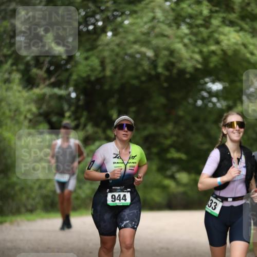 30.08.2026 - Elbe Triathlon Hamburg Antke Förster http://msf.ph/oto/10104258 30.08.2026 11:48:35 Laufen 944, 33 meine-sportfotos.de