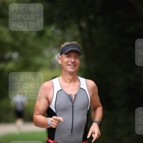 30.08.2026 - Elbe Triathlon Hamburg Antke Förster http://msf.ph/oto/10104272 30.08.2026 11:48:42 Laufen 1293 meine-sportfotos.de
