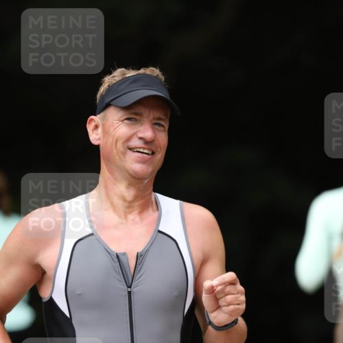 30.08.2026 - Elbe Triathlon Hamburg Antke Förster http://msf.ph/oto/10104276 30.08.2026 11:48:43 Laufen 1293 meine-sportfotos.de