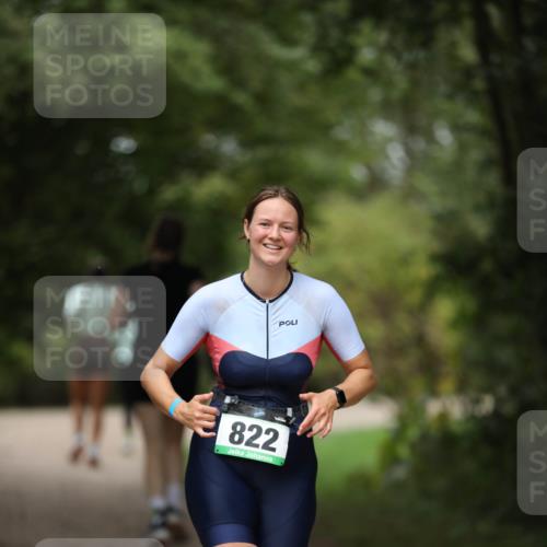 30.08.2026 - Elbe Triathlon Hamburg Antke Förster http://msf.ph/oto/10104282 30.08.2026 11:48:53 Laufen 822 meine-sportfotos.de