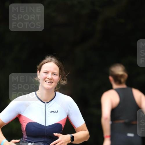 30.08.2026 - Elbe Triathlon Hamburg Antke Förster http://msf.ph/oto/10104286 30.08.2026 11:48:54 Laufen 822 meine-sportfotos.de
