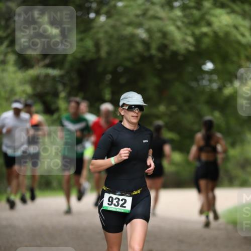 30.08.2026 - Elbe Triathlon Hamburg Antke Förster http://msf.ph/oto/10104314 30.08.2026 11:49:22 Laufen 932, 2 meine-sportfotos.de