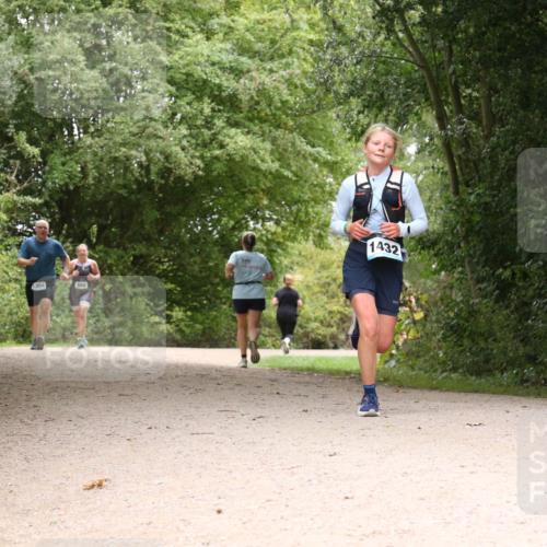 30.08.2026 - Elbe Triathlon Hamburg Antke Förster http://msf.ph/oto/10104337 30.08.2026 11:54:21 Laufen 1304, 1432 meine-sportfotos.de