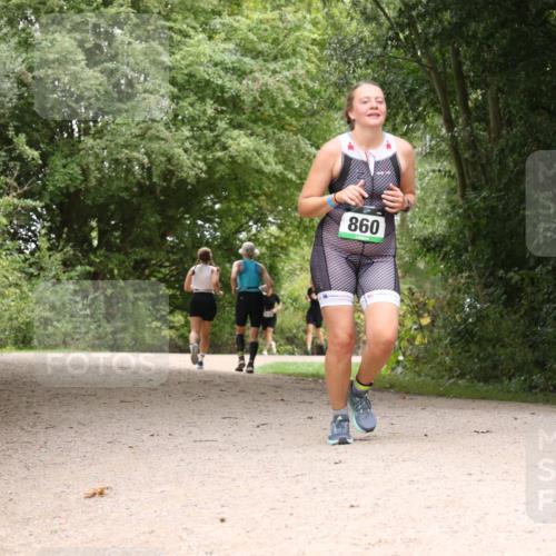 30.08.2026 - Elbe Triathlon Hamburg Antke Förster http://msf.ph/oto/10104357 30.08.2026 11:54:33 Laufen 860 meine-sportfotos.de