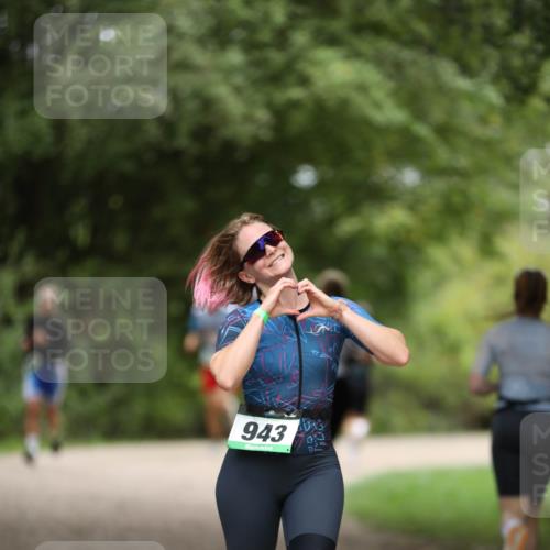 30.08.2026 - Elbe Triathlon Hamburg Antke Förster http://msf.ph/oto/10104366 30.08.2026 11:49:55 Laufen 943 meine-sportfotos.de