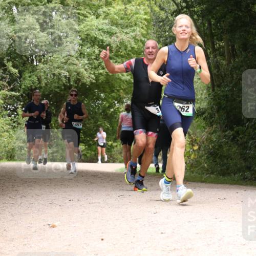 30.08.2026 - Elbe Triathlon Hamburg Antke Förster http://msf.ph/oto/10104375 30.08.2026 11:55:32 Laufen 1457, 70, 62, 3 meine-sportfotos.de