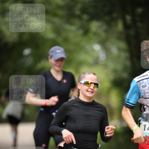 30.08.2026 - Elbe Triathlon Hamburg Antke Förster http://msf.ph/oto/10104388 30.08.2026 11:50:05 Laufen 854, 600, 14 meine-sportfotos.de
