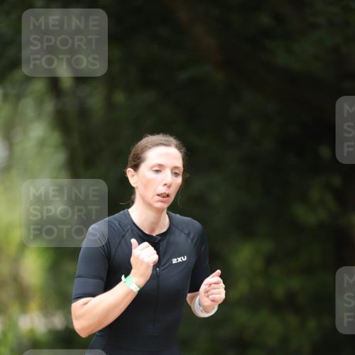 30.08.2026 - Elbe Triathlon Hamburg Antke Förster http://msf.ph/oto/10104412 30.08.2026 11:50:33 Laufen 954, 2 meine-sportfotos.de
