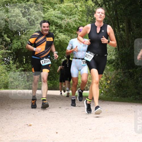 30.08.2026 - Elbe Triathlon Hamburg Antke Förster http://msf.ph/oto/10104469 30.08.2026 11:56:43 Laufen 2001, 1250, 489, 15, 1526 meine-sportfotos.de