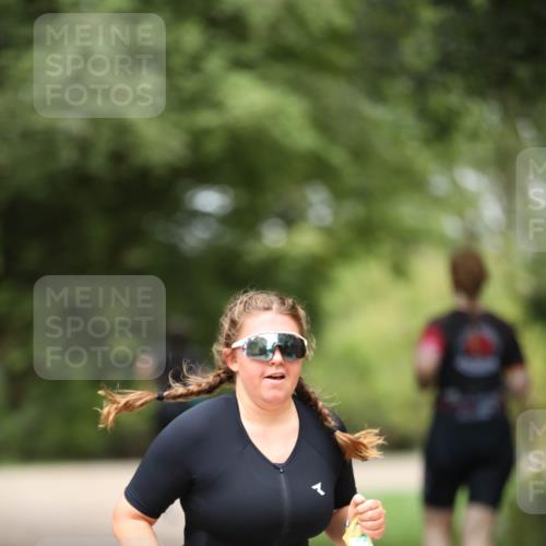 30.08.2026 - Elbe Triathlon Hamburg Antke Förster http://msf.ph/oto/10104472 30.08.2026 11:51:48 Laufen 5203, 86 meine-sportfotos.de