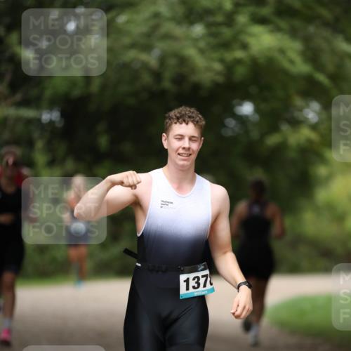 30.08.2026 - Elbe Triathlon Hamburg Antke Förster http://msf.ph/oto/10104490 30.08.2026 11:52:11 Laufen 1378 meine-sportfotos.de