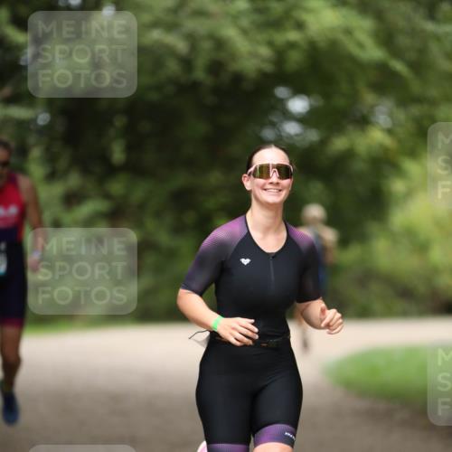 30.08.2026 - Elbe Triathlon Hamburg Antke Förster http://msf.ph/oto/10104500 30.08.2026 11:52:14 Laufen  meine-sportfotos.de