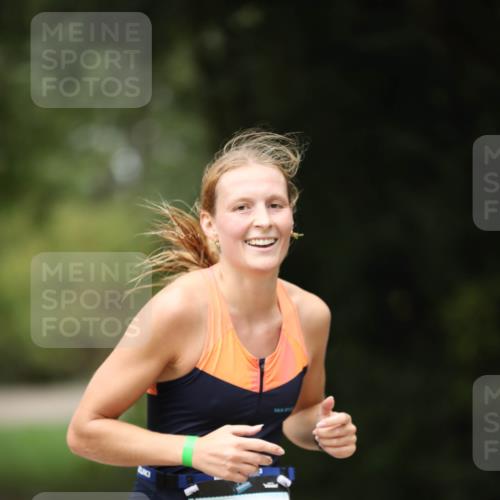 30.08.2026 - Elbe Triathlon Hamburg Antke Förster http://msf.ph/oto/10104518 30.08.2026 11:52:22 Laufen 1393 meine-sportfotos.de