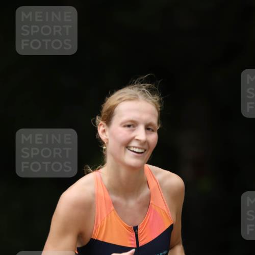 30.08.2026 - Elbe Triathlon Hamburg Antke Förster http://msf.ph/oto/10104520 30.08.2026 11:52:22 Laufen 3, 1393 meine-sportfotos.de