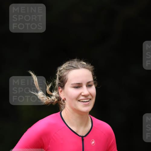 30.08.2026 - Elbe Triathlon Hamburg Antke Förster http://msf.ph/oto/10104538 30.08.2026 11:52:32 Laufen 1400 meine-sportfotos.de