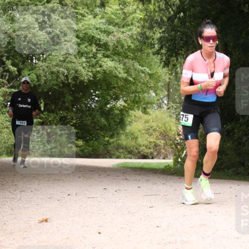 30.08.2026 - Elbe Triathlon Hamburg Antke Förster http://msf.ph/oto/10104549 30.08.2026 11:58:09 Laufen 75, 1301 meine-sportfotos.de