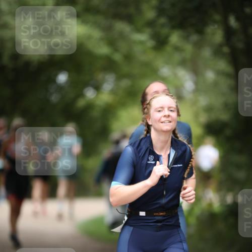 30.08.2026 - Elbe Triathlon Hamburg Antke Förster http://msf.ph/oto/10104576 30.08.2026 11:53:13 Laufen  meine-sportfotos.de
