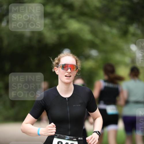 30.08.2026 - Elbe Triathlon Hamburg Antke Förster http://msf.ph/oto/10104594 30.08.2026 11:53:24 Laufen 849 meine-sportfotos.de