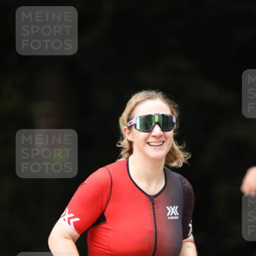30.08.2026 - Elbe Triathlon Hamburg Antke Förster http://msf.ph/oto/10104604 30.08.2026 11:53:27 Laufen 957 meine-sportfotos.de