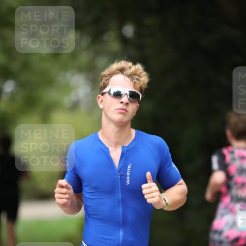 30.08.2026 - Elbe Triathlon Hamburg Antke Förster http://msf.ph/oto/10104638 30.08.2026 11:53:55 Laufen 1376 meine-sportfotos.de