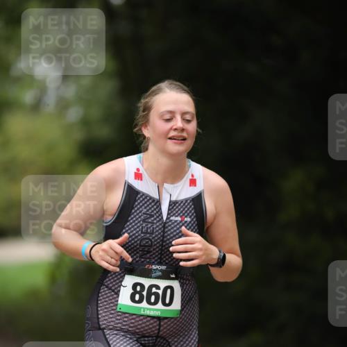 30.08.2026 - Elbe Triathlon Hamburg Antke Förster http://msf.ph/oto/10104668 30.08.2026 11:54:35 Laufen 860 meine-sportfotos.de