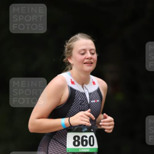 30.08.2026 - Elbe Triathlon Hamburg Antke Förster http://msf.ph/oto/10104670 30.08.2026 11:54:36 Laufen 860 meine-sportfotos.de