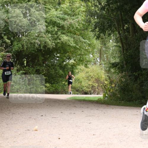 30.08.2026 - Elbe Triathlon Hamburg Antke Förster http://msf.ph/oto/10104675 30.08.2026 11:59:42 Laufen 842, 1417 meine-sportfotos.de