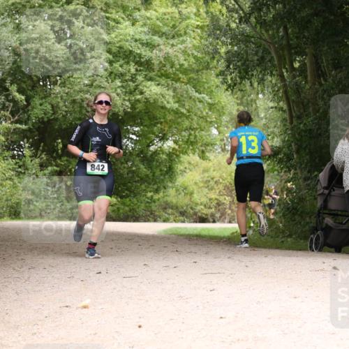 30.08.2026 - Elbe Triathlon Hamburg Antke Förster http://msf.ph/oto/10104679 30.08.2026 11:59:46 Laufen 842, 13 meine-sportfotos.de