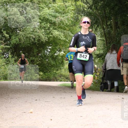30.08.2026 - Elbe Triathlon Hamburg Antke Förster http://msf.ph/oto/10104683 30.08.2026 11:59:47 Laufen 563, 13, 842 meine-sportfotos.de