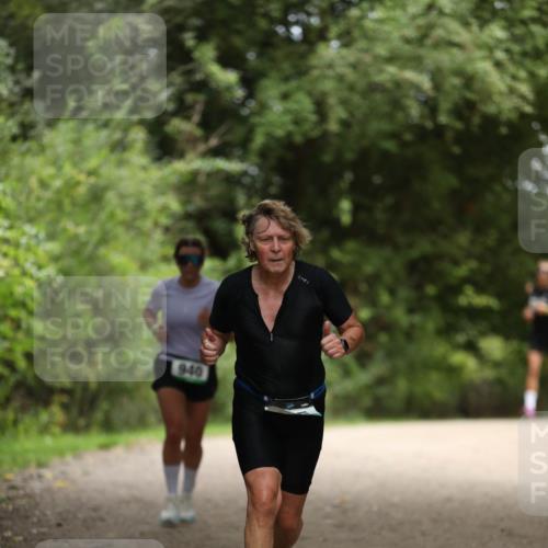 30.08.2026 - Elbe Triathlon Hamburg Antke Förster http://msf.ph/oto/10104698 30.08.2026 11:55:43 Laufen 940 meine-sportfotos.de