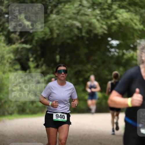 30.08.2026 - Elbe Triathlon Hamburg Antke Förster http://msf.ph/oto/10104704 30.08.2026 11:55:46 Laufen 940 meine-sportfotos.de