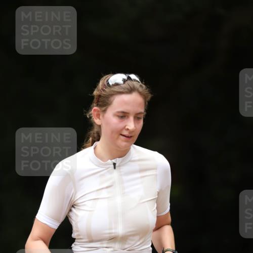 30.08.2026 - Elbe Triathlon Hamburg Antke Förster http://msf.ph/oto/10104746 30.08.2026 11:56:19 Laufen 1401 meine-sportfotos.de