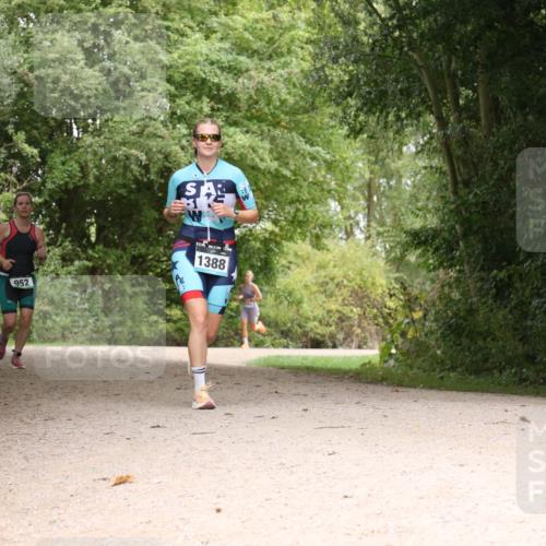 30.08.2026 - Elbe Triathlon Hamburg Antke Förster http://msf.ph/oto/10104773 30.08.2026 12:00:48 Laufen 1420, 952, 7, 1388 meine-sportfotos.de