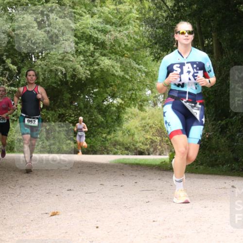 30.08.2026 - Elbe Triathlon Hamburg Antke Förster http://msf.ph/oto/10104777 30.08.2026 12:00:49 Laufen 1420, 952 meine-sportfotos.de
