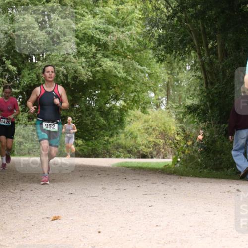 30.08.2026 - Elbe Triathlon Hamburg Antke Förster http://msf.ph/oto/10104779 30.08.2026 12:00:50 Laufen 1420, 952 meine-sportfotos.de