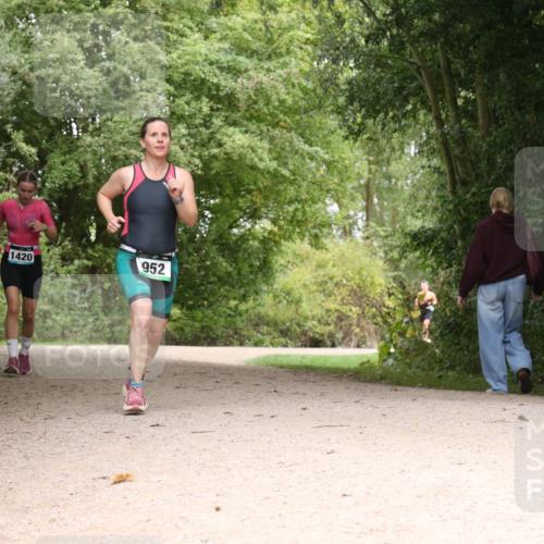 30.08.2026 - Elbe Triathlon Hamburg Antke Förster http://msf.ph/oto/10104781 30.08.2026 12:00:51 Laufen 1420, 952 meine-sportfotos.de