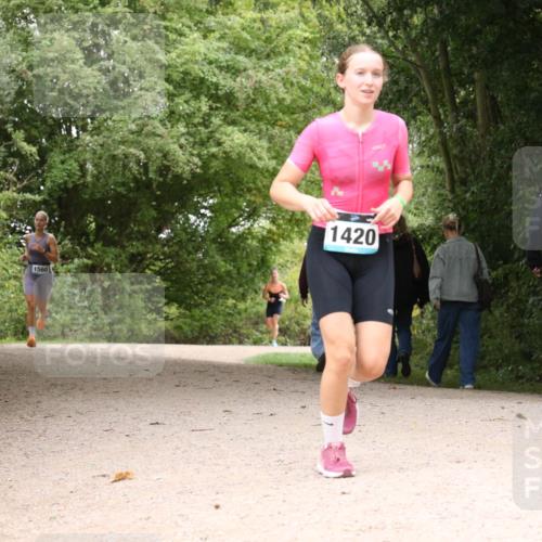 30.08.2026 - Elbe Triathlon Hamburg Antke Förster http://msf.ph/oto/10104789 30.08.2026 12:00:55 Laufen 1560, 1420 meine-sportfotos.de